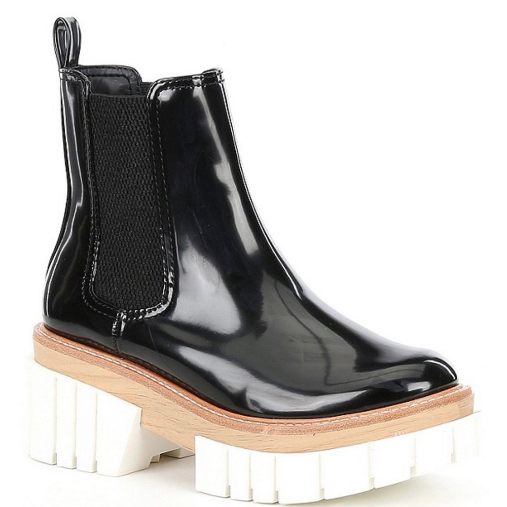 Gianni Bini Ridliegh Patent Chunky Lug Sole Booties